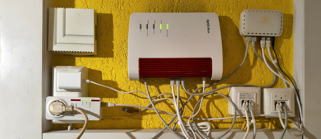 Fritzbox 4690 + Switch + PowerLine-Adapter